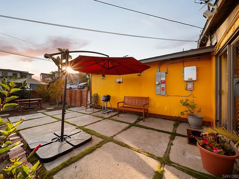 5643 Linda Rosa Ave — Photo 7