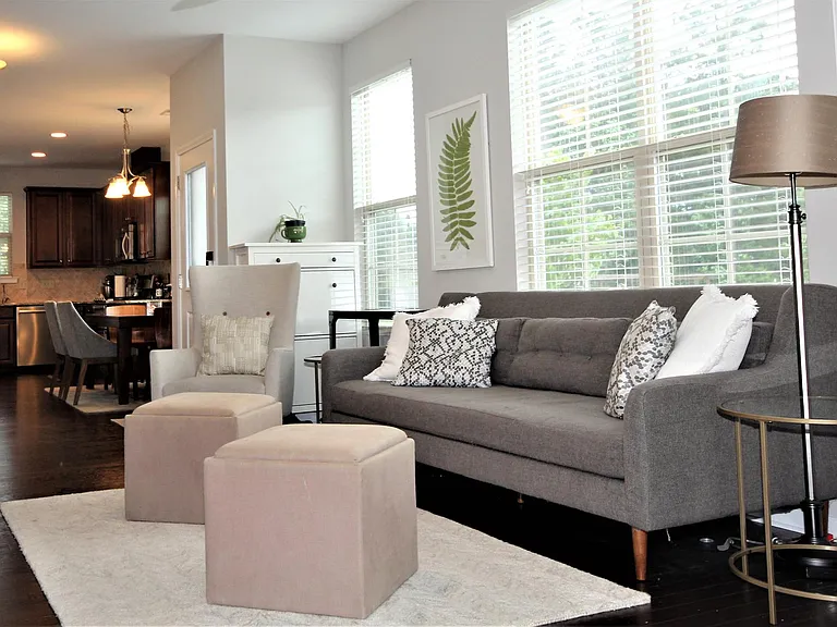 1 Intuition Cir — Photo 2