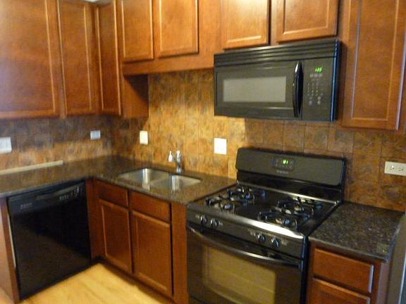 3rd image of 3706 N Kenmore Ave