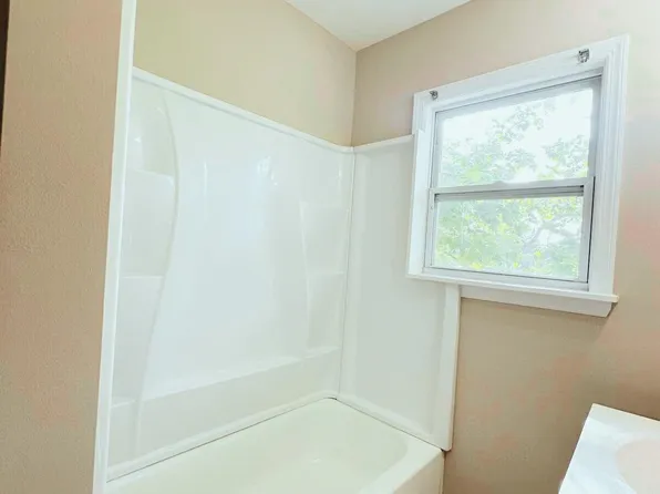 33 Elmwood Avenue image 10 of 11