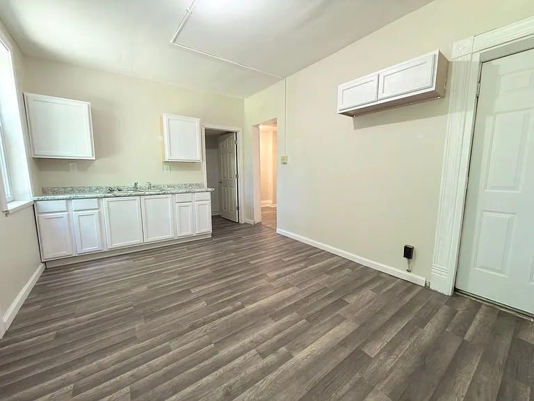 1030 Considine Ave — Photo 10