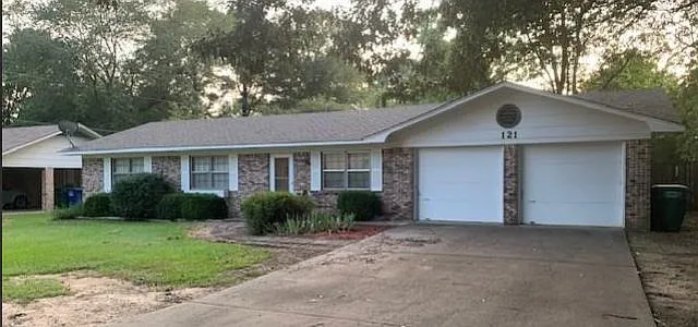 121 Shamrock Dr