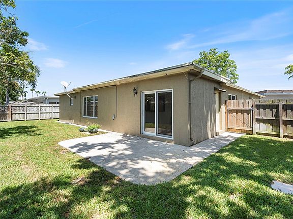 4th image of 5160 SW 8th St