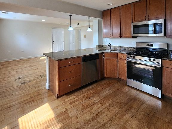 4th image of 6301 N Francisco Ave #6301