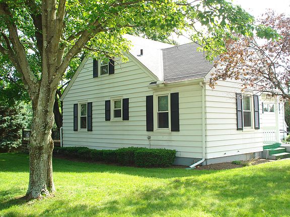 3rd image of 321 Hillview Ave