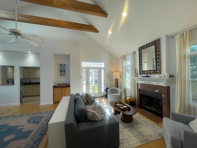 35 Maple St — Photo 3