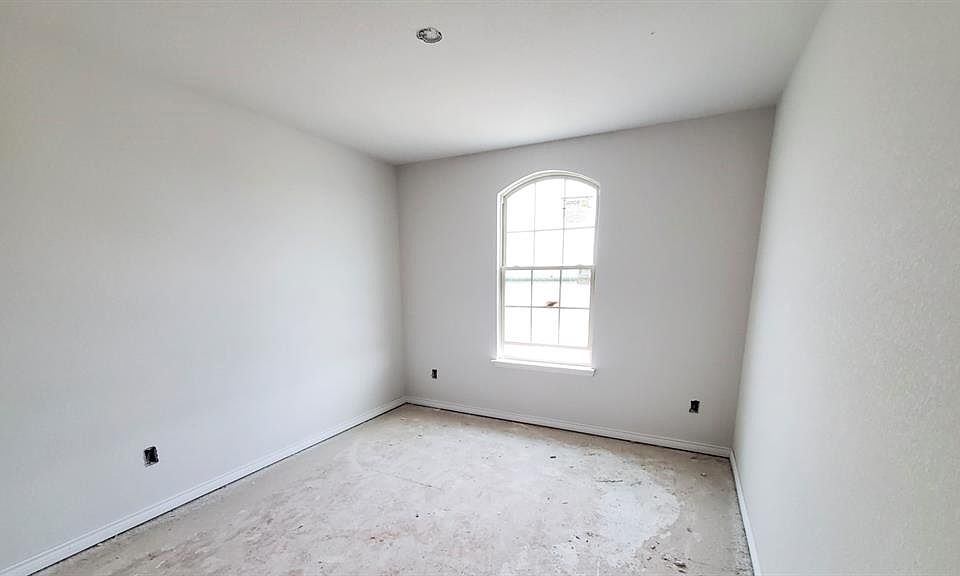 1st image of 3094 Maverick Dr