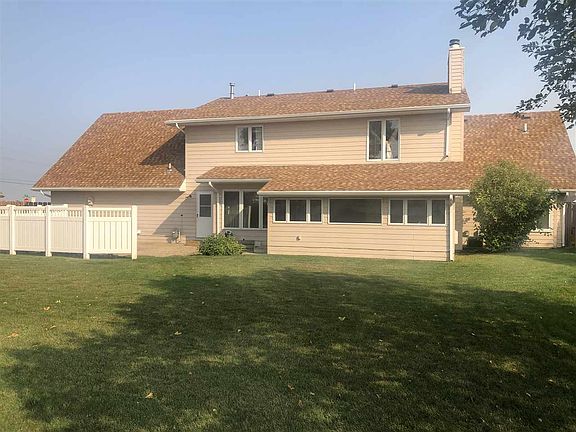 2nd image of 4014 Aspen Dr