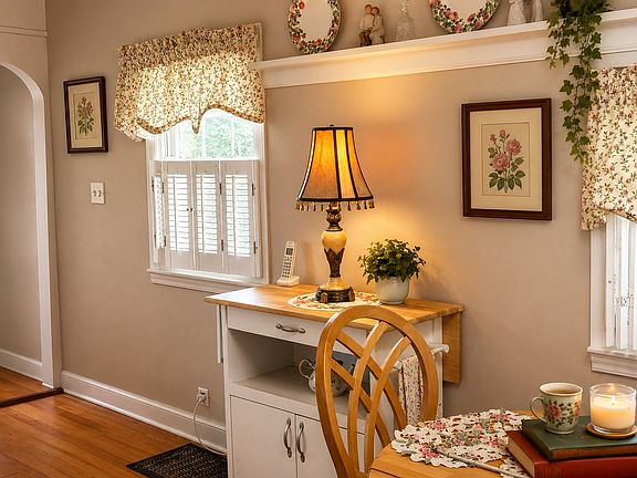 4th image of 8 Natureway Cir