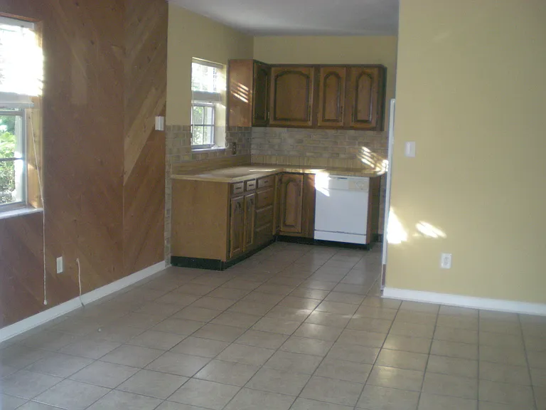 4709 W Knights Ave — Photo 3