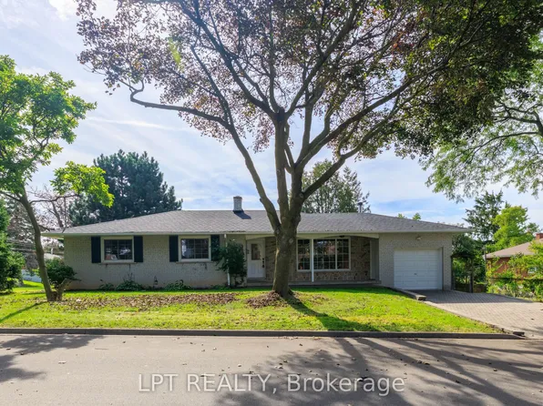 67 Woodthorpe Rd, Toronto, ON M4A 1S6