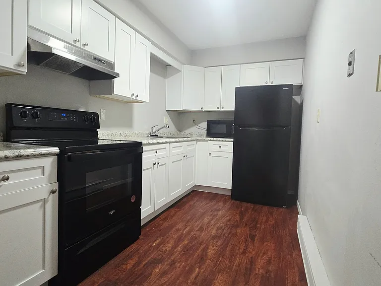 Wesleyan Apartments — Photo 6