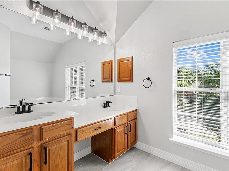 1121 London Dr — Photo 30