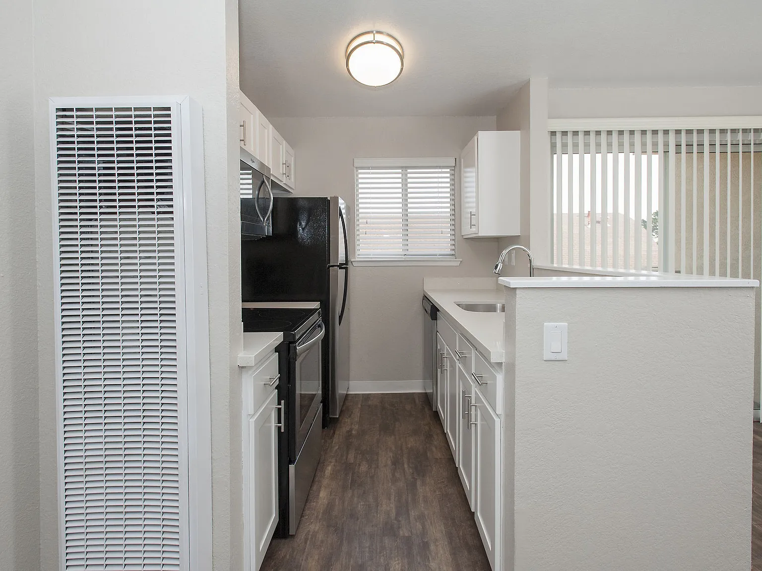 Pacific Vista — Photo 4