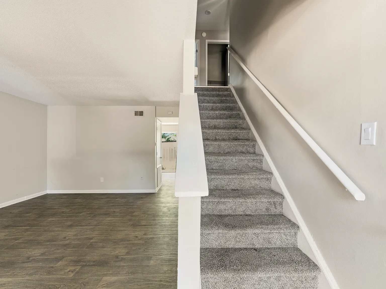 2 bed, 1030 sqft, $1,500 — Photo 4