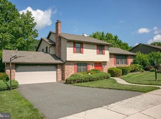 16 Thornbury Rd, Reading, PA 19606