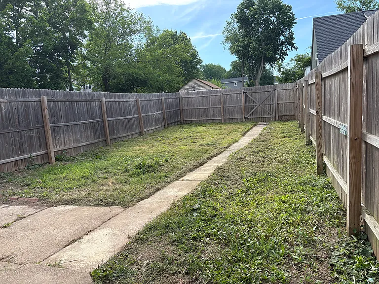 725 S Broad St — Photo 11