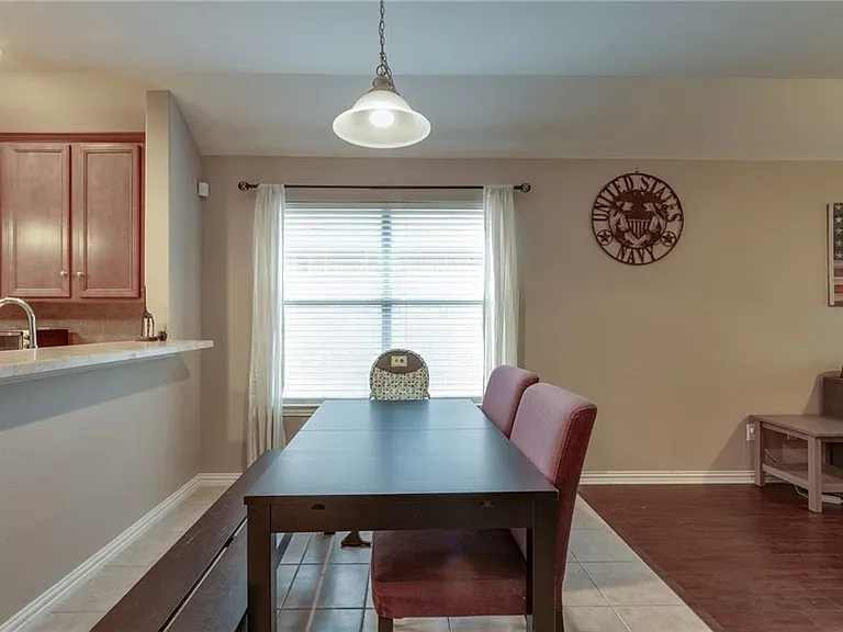 708 Creekside Dr — Photo 10