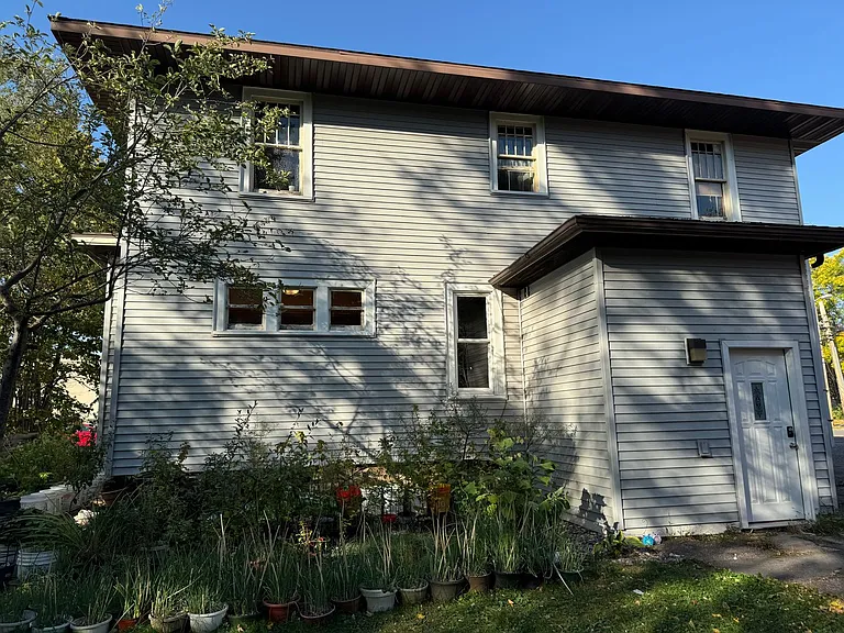 413 Division St — Photo 23