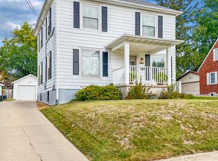 328 W Evelyn St, Freeport, IL 61032
