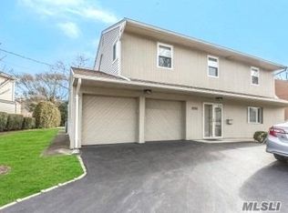 2052 Vine Dr, Merrick, NY 11566