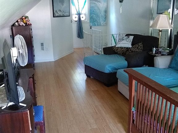 3rd image of 6008 University Ave