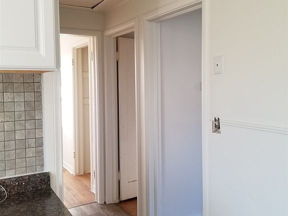 4th image of 4015 W Francis Ave