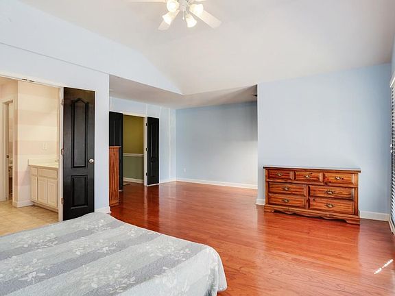 5th image of 1687 Oakbrook Lake Dr