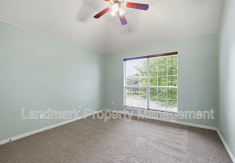 2115 Lexington Dr — Photo 21