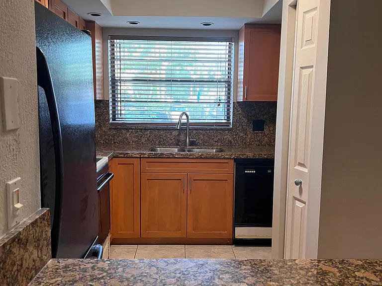 2149 N 14th Ave — Photo 5
