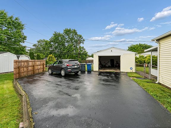 2nd image of 713 Gilmore Dr