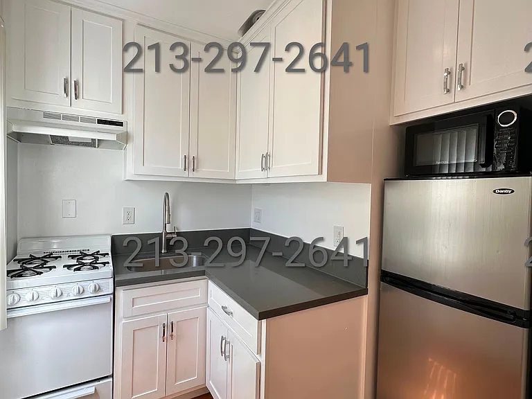 1205 N Formosa Ave #10 — Photo 1
