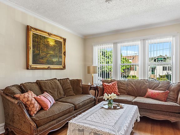 5th image of 4514 N Melvina Ave