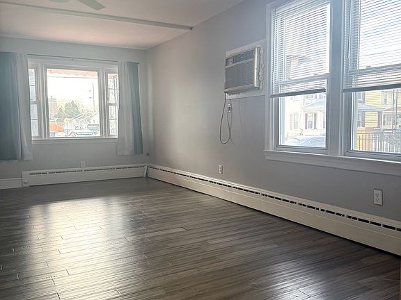 4th image of 405 Dorrance St #123
