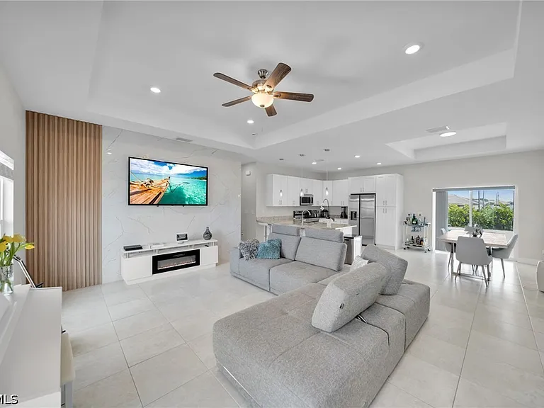 405 NW 10th St — Photo 11