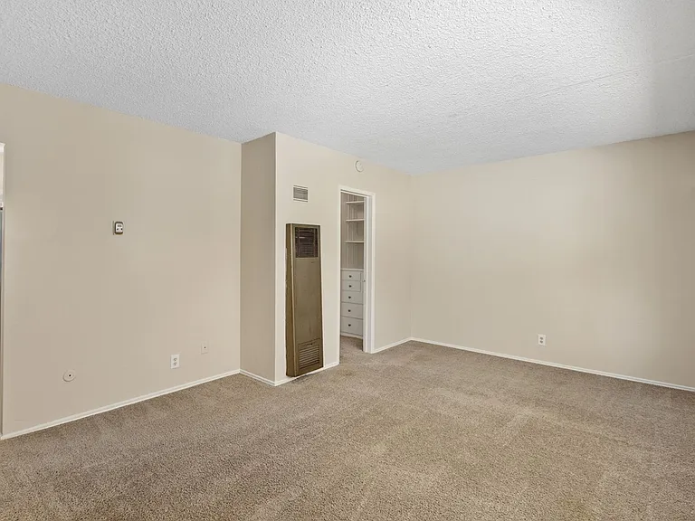 3525 Reynard Way — Photo 4