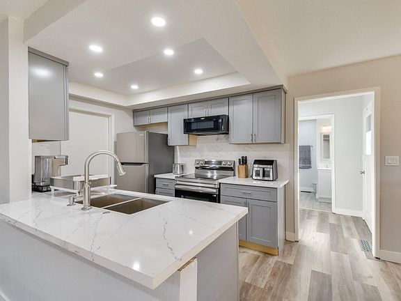 4th image of 6034 Country Club Pl