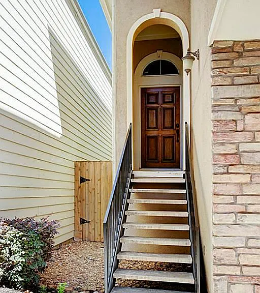 322 Cage St — Photo 2
