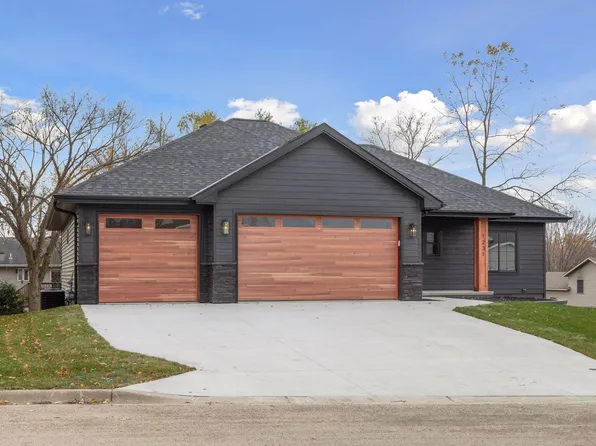 802 Dutton Dr, Ellendale, MN 56026