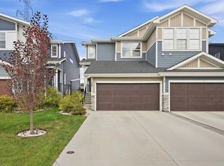 30 S Waterford Rd, Chestermere, AB T1X 2M7