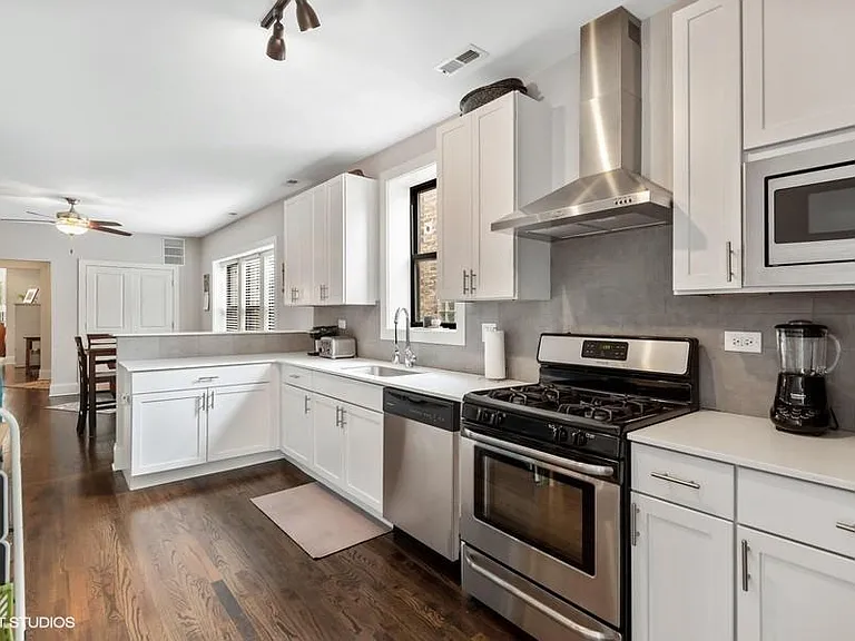 2553 W Winnemac Ave — Photo 7