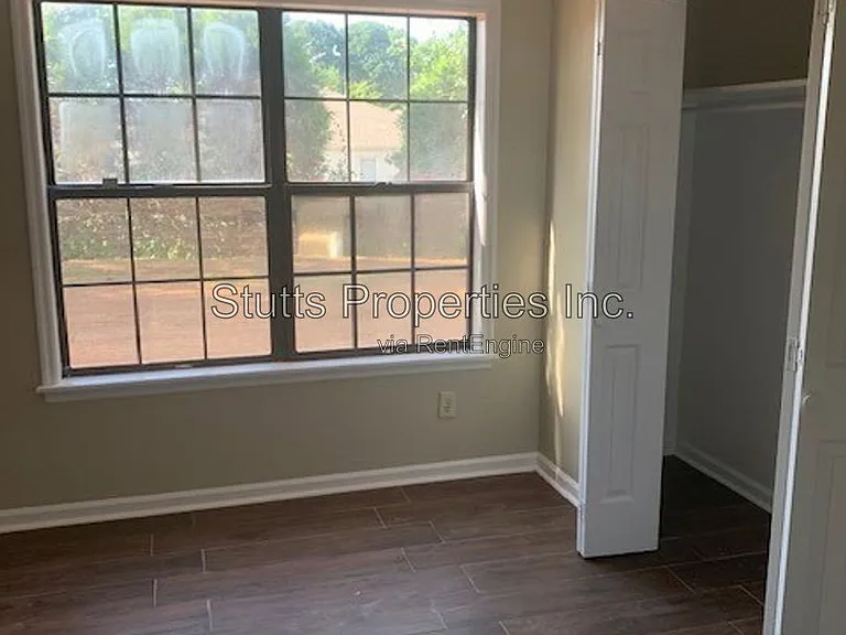 3450 Cloverdale Rd #5 — Photo 2