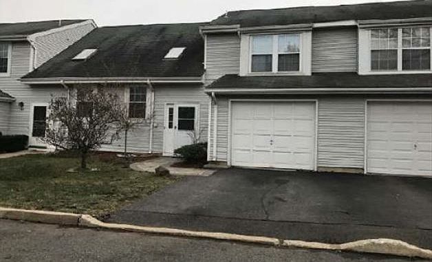 2nd image of 64 Devonshire Dr
