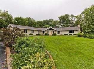 21 Pebble Beach Dr, Lincoln, IL 62656