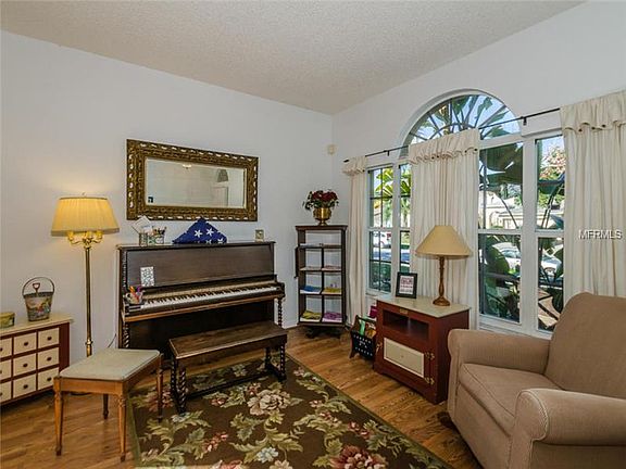 5th image of 1751 Hawthorne Ct