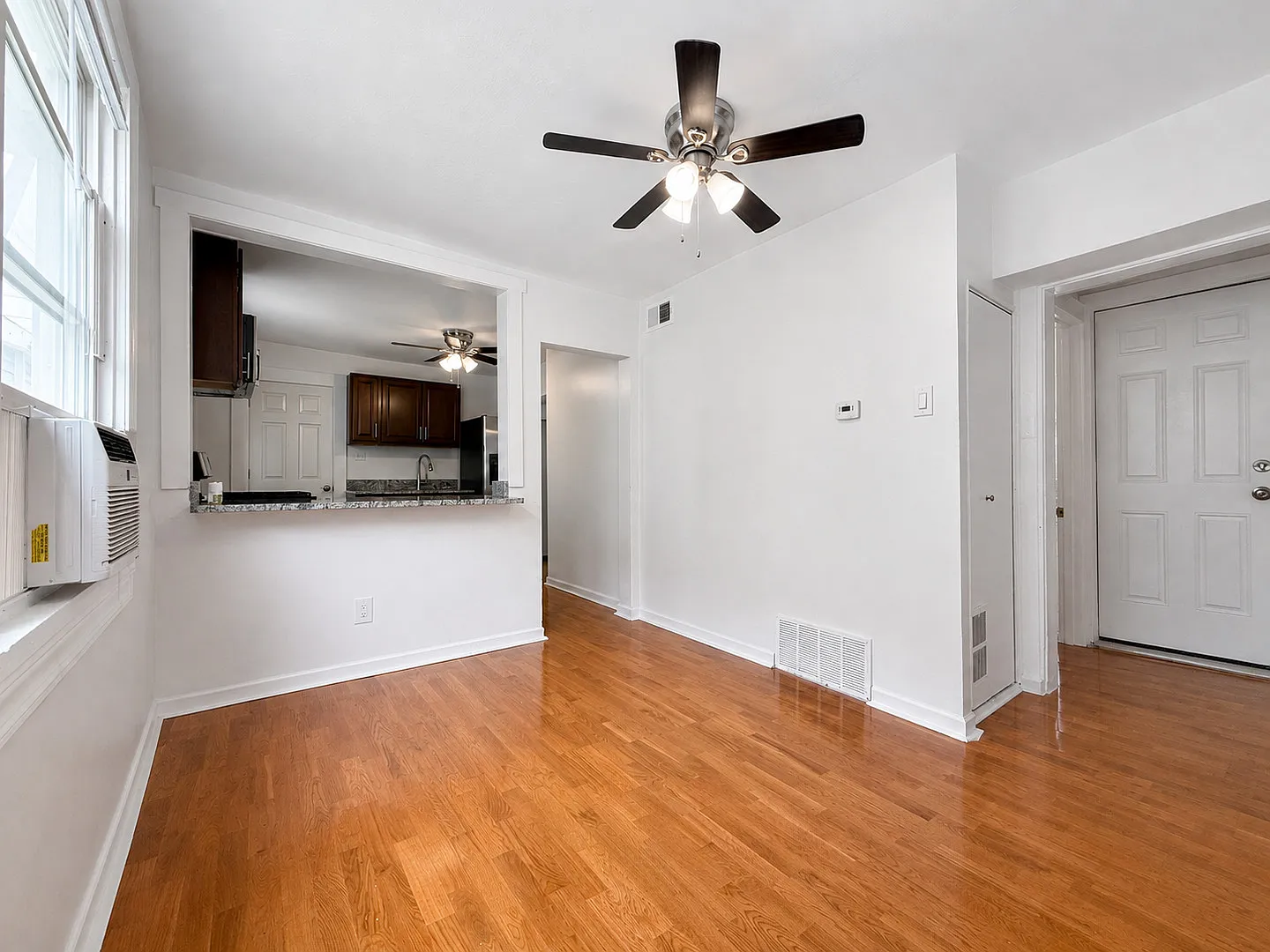 2 bed, 1100 sqft, $2,500 — Photo 4