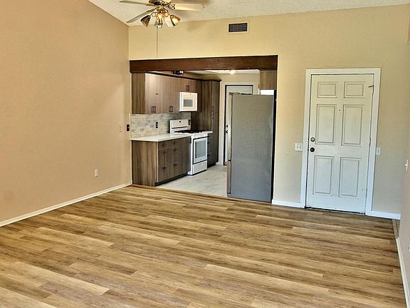 5th image of 49216 Garland St