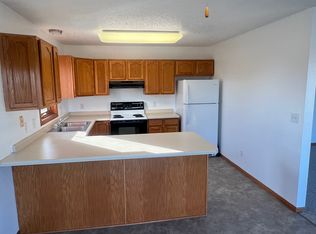 1002 24th St NW APT 3, Mandan, ND 58554