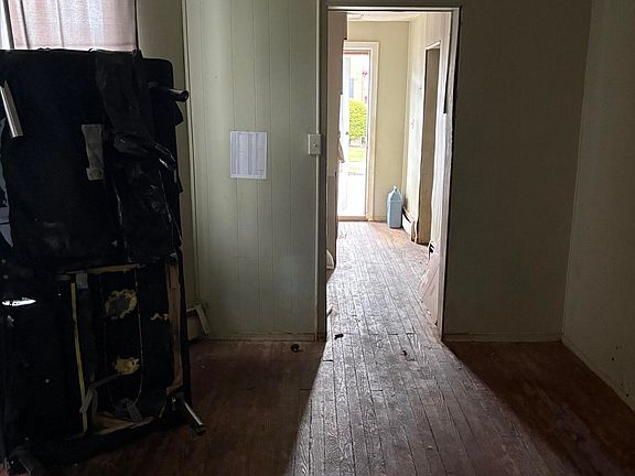 3rd image of 70 Willow St