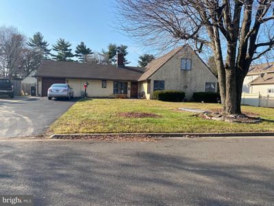 27 Sycamore Rd, Levittown, PA, 19056